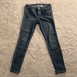 Skinny blue jeans